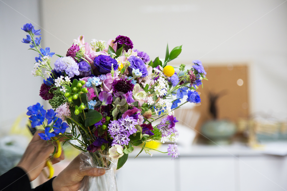 꽃다발,장미,골든볼,델피늄,핸드타이드,식물,자연,plants,nature,꽃,flower,기념일,축하,anniversary,congratulation,celebrate,celebration