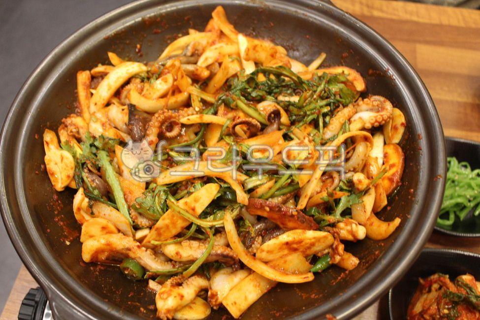 seafood,Webfoot octopus,Korean cuisine,Stirfried Octopus,Korean,Octopus,food,Stirfried octopus,Korean food,cooking,seafood dishes,koreanfood