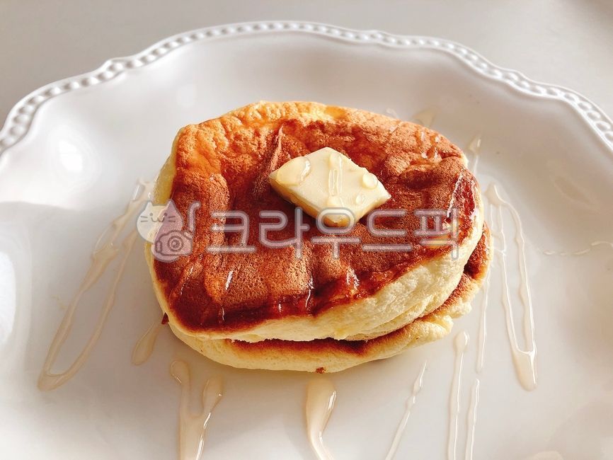 수플레,팬케이크,수플레팬케이크,팬케잌,디저트,접시,그릇,플레이팅,버터,메이플,시럽,빵,음식,pancake