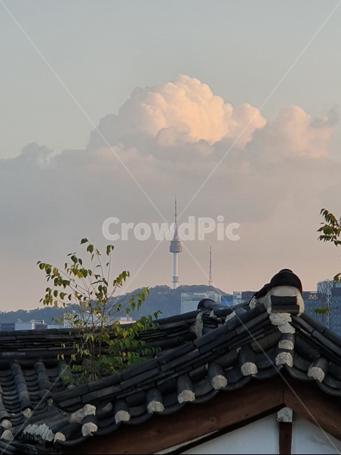 한옥,지붕,구름,남산타워,북촌한옥마을,한국전통,한국문화,korean traditional,korean culture