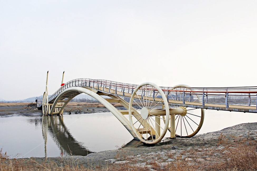미생의다리,다리,갯벌,바다,자연,베경,풍경,생태공원,건축물,건물외관,exterior,building,structure,architecture,construction
