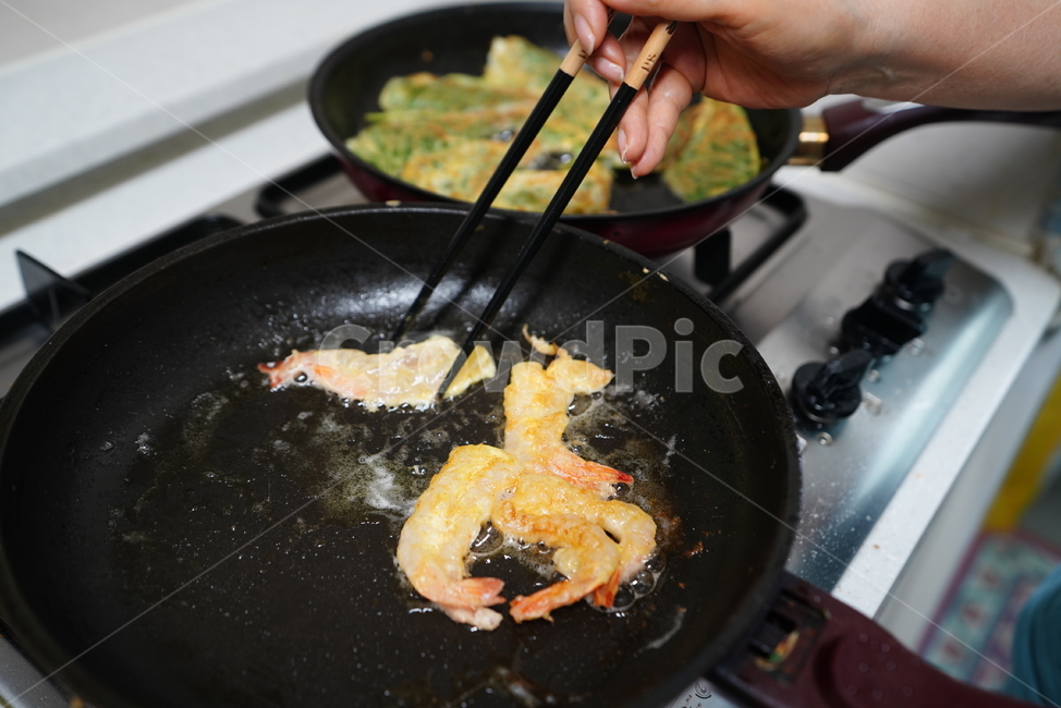 전,음식,푸드,한식,부침개,프라이팬,요리,안주,먹거리,fryingpan,젓가락,음식,식재료,요리,food,cook,meal,dishes,food reserves,한식,한국음식,한국요리,korean food,korean dishes,korean meal,korean cook