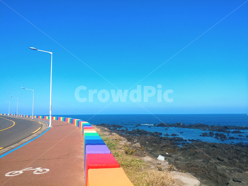 제주도,제주,곶,ocean,blue,sea,바다,바닷가,수평선,푸른,물,water,해안선,해안,무지개,도로,하늘,날씨,road,난간