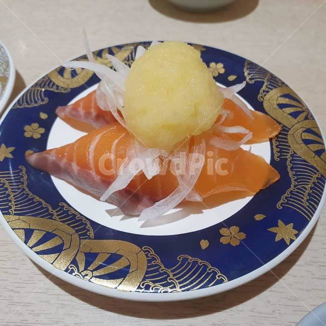 dish,요리,meal,식사,음식,salmon,시마스시,연어,파인애플소스,토핑,갈릭소스,스시,초밥,일식,food,sushi