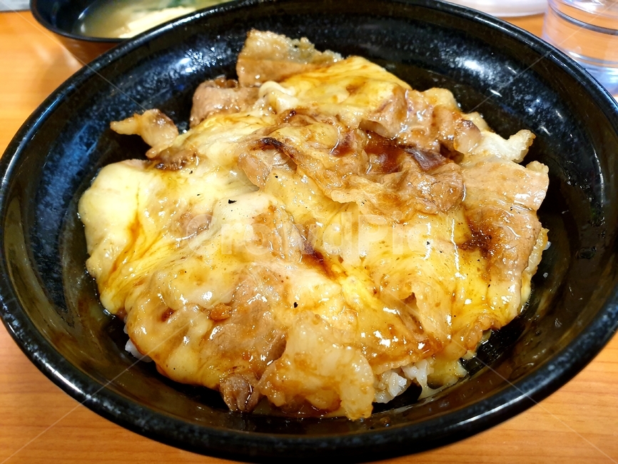 규동,소고기,일식,meal,식사,고기,meat,음식,food,저녁,dinner,치즈,cheese,치즈규동,일본음식,사발,bowl