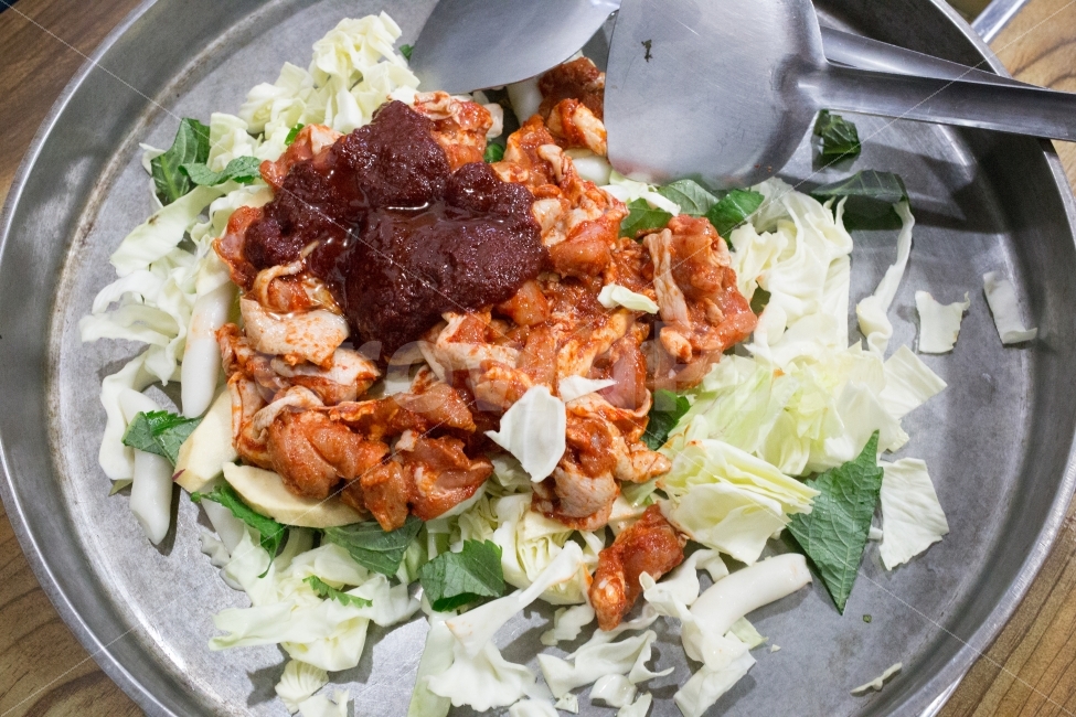 닭갈비,닭요리,춘천음식,볶음요리,닭볶음,음식,식재료,요리,food,cook,meal,dishes,food reserves,육류,고기,meat,한식,한국음식,한국요리,korean food,korean dishes,korean meal,korean cook