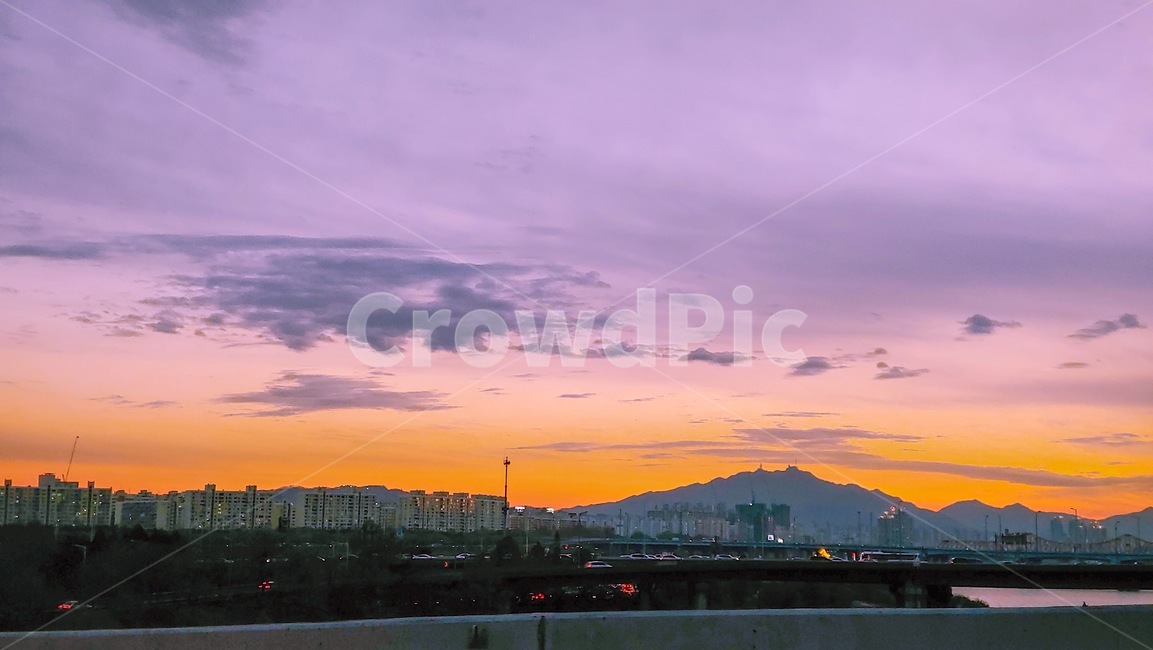 풍경,노을,구름,하늘,서울,서울풍경,일몰,붉은노을,석양,산,건물,도로,sunset,sunrise,nature,자연,outdoor,road,landscape,scenery,sky,cloud,도시,풍경,city,landscape,한국도시풍경,한국도시경관,korea cityscape,outdoors,옥외,dawn,새벽,red sky,붉은 하늘,dusk,황혼