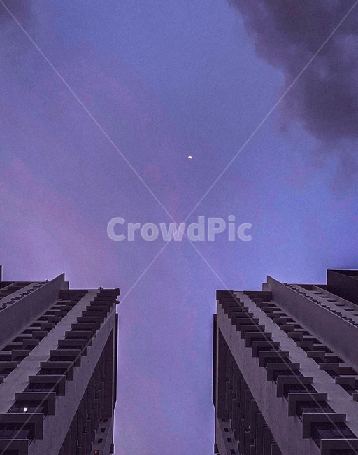 building,하늘,달,보라빛,moon,건물,구름,보라색