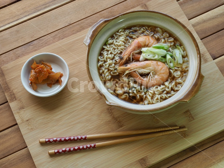 라면,새우라면,새우,한국음식,식품,한식,한국문화,한국,배경,음식문화,웰빙,문화,아시아,아시아음식,전통,음식,요리,면요리,국물,파,음식,식재료,요리,food,cook,meal,dishes,food reserves,면류,면요리,noodles