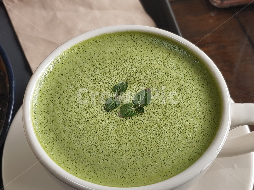 녹차라떼,그린티라테,녹차라테,greentealatte,라떼,latte,한잔,라떼한잔,음료,따뜻한음료,커피,카페,coffee,cafe