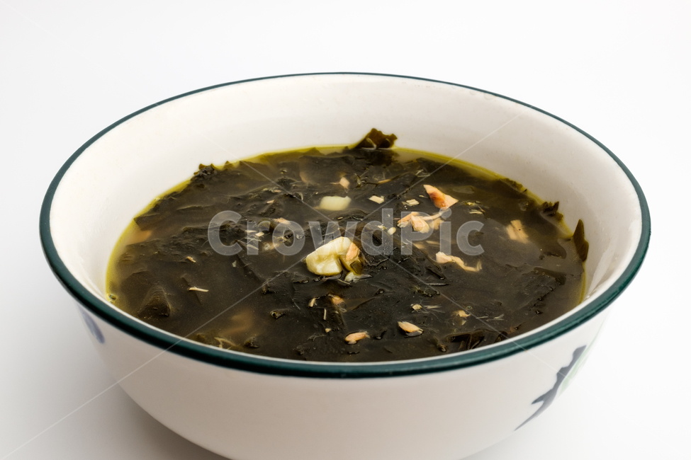 미역,해초,해조류,식물,음식,식사,요리,참치,참치미역국,다시마,물,미끌거리는,부드러운,초록색,칼슘,채소,질긴,저지방,식품,수프,건강한,그릇,한국문화,아시아음식,전통,짠,한국음식,해산물,음식,식재료,요리,food,cook,meal,dishes,food reserves