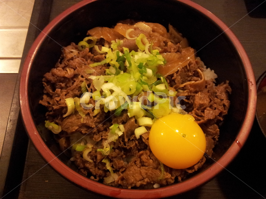 rice bowl,gyudon,japanese food,beef rice bowl,beef,meal menu,yolk,food,japanesefood