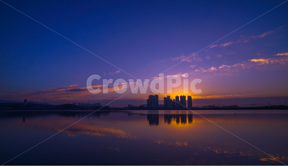 호수,여명,해돋이,일출,구름,하늘,감성,새벽,반영,투영,풍경,도시,풍경,city,landscape,한국도시풍경,한국도시경관,korea cityscape,nature,자연,outdoors,옥외,sunset,일몰,dawn,red sky,붉은 하늘,dusk,황혼,sky