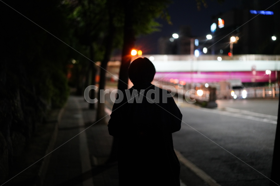 human,인간,보행자,사람,아스팔트,밤,실루엣,어둠,야경,밤,풍경,nightscape,night,landscape
