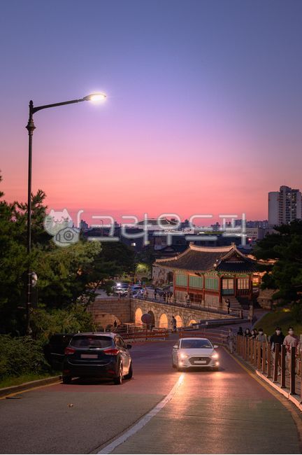 Hwaseong Temporary Palace,night view,rampart,castle,sunset,Banghwasuryujeong,Suwon city,construct,Suwon Hwaseong Fortress,Korean tradition,building