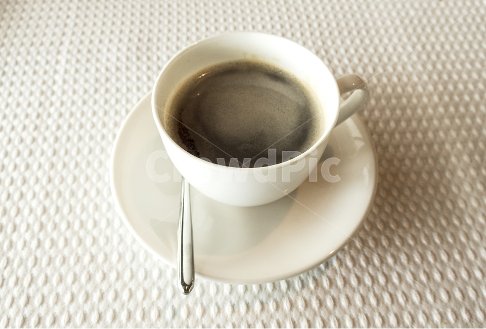 커피,카페,아메리카노,레스토랑,음료,모닝커피,커피잔,흰색잔,티스푼,배경,아침식사,컵,머그컵,마시다,카페인,에스프레소,신선한,뜨거운,아침,예쁜카페,브라운,클로즈업,커피빈,커피콩,카페테리아,풍미,음식,로스트,볶다,커피볶다,바리스타,믹스,세라믹,에너지,향기로운,건강한,욜로,테이블,흰컵,여유,투샷,진한커피,coffee,cafe,커피,카페,coffee,cafe