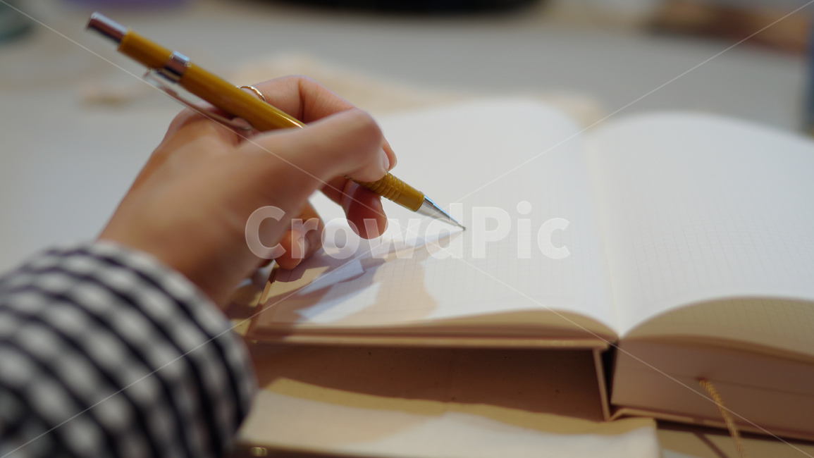 text,본문,일기,person,사람,human,인간,다이어리,수첩,노트,샤프,펜,연필,손,일기장,필기,diary,memo,메모,메모장,글씨,손글씨,교육,학교,공부,education,learning,study,school