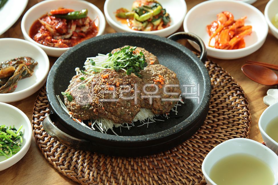 tray,Korean table,Rattan,Grilled Tteokgalbi,rib,Hanjeongsik,mushroom,Korean restaurant,delicacy,Duck Tteokgalbi,vitiligo,Green tea rice cake ribs,Pork Tteokgalbi Set Meal,bamboo,pot holder,Boseong Green Tea Tteokgalbi,Green tea duck rice cake ribs,traditi