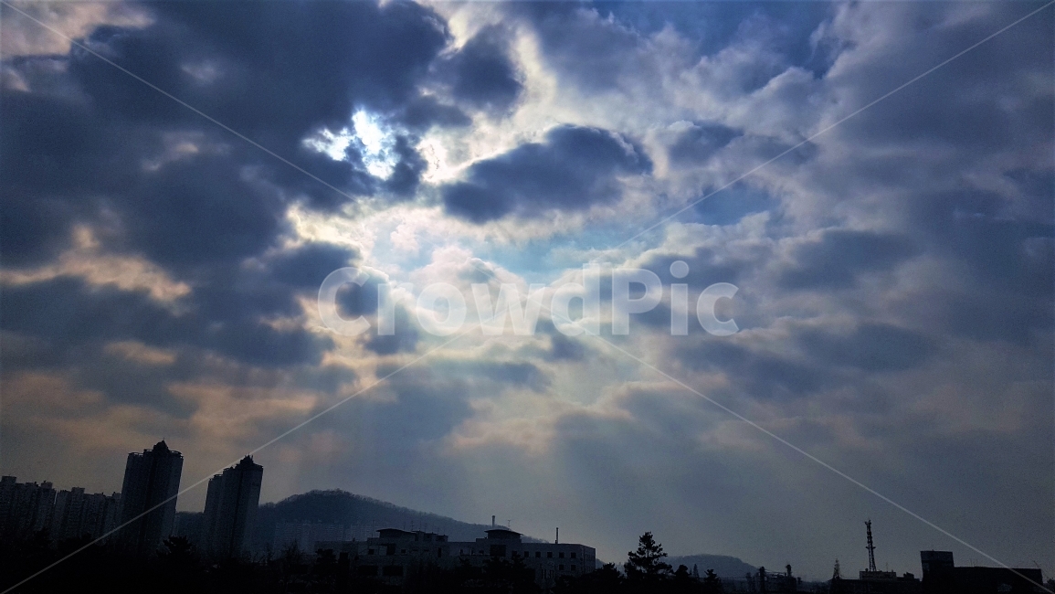 구름,풍경,빛,하늘,빛번짐,빛줄기,실루엣,그림자,자연,감성,웅장함,신비함,sky,clouds,light,sunlight,도시,풍경,city,landscape,한국도시풍경,한국도시경관,korea cityscape,nature,outdoors,옥외,weather,날씨