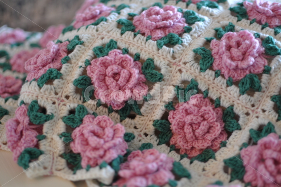 cushion,방석,pillow,베개,코바늘,코바늘뜨개,레이스뜨개,뜨개레이스,레이스,손뜨개,꽃뜨개,블랭킷,담요,무릎담요,겨울,봄,쿠션,로즈,꽃,장미,뜨개질,자수,코바늘뜨기