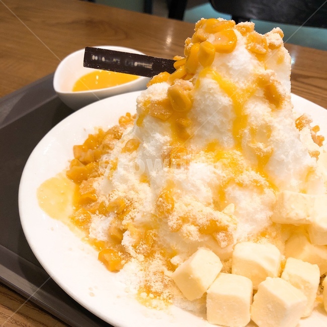 빙수,디저트,카페,음식,옥수수,치즈,노랑,여름,팥빙수,얼음,아이스,계절,summer,dessert,corn,koreandessert,치즈빙수