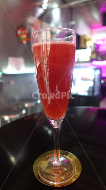 bar,칵테일바,칵테일,딸기맛술,칵테일잔,혼술,red,빨강,딸기,strawberry