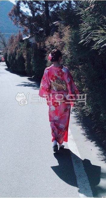 일본,기모노,후쿠오카,일본여행,기모노체험,뒷모습,일본스타일,일본전통의상,의상대여,문화체험,기모노의상,일본옷,워킹,걷는모습,격식있는옷차림,드레스,패션,옷,키모노,걷는,kimono,person,dress,fashion,clothing
