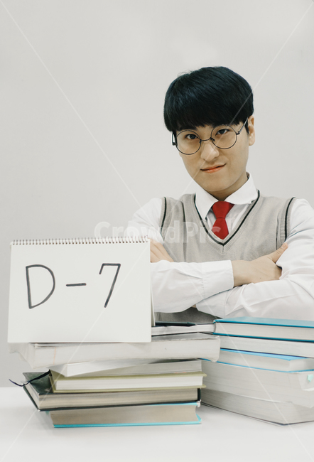 학교,시험,수능,학생,고등학생,남고생,고등학교,교복,test,고민,진로,수능시험,대입,입시,공부,수업,학업,사람,인물,인간,human,person,얼굴표정,facial expression,face,남성,남자,man,male,교육,학교,공부,education,learning,study,school