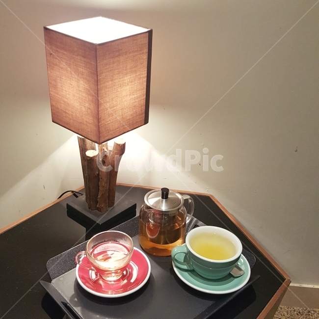 카페,차,감성,힐링,조명,따뜻함,찻잔,겨울,음료수,drink,beverage,휴식,힐링,rest,relaxation,healing,인테리어,실내디자인,interior design