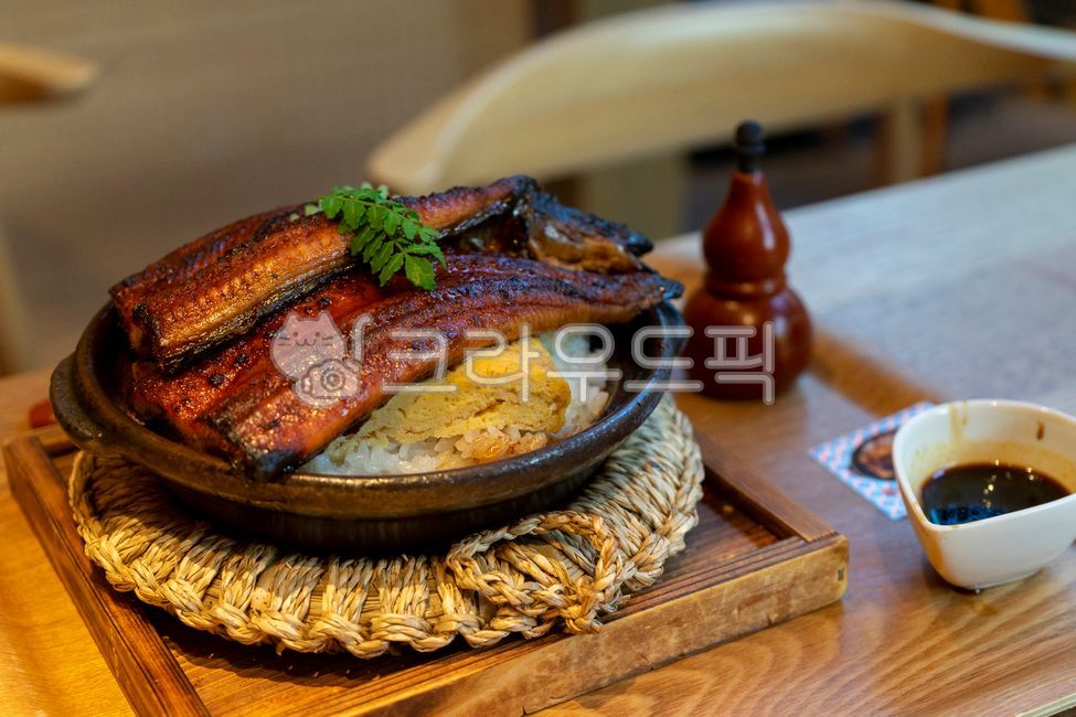 장어덮밥,장어,우나기동,우나기,일본음식,일식,해산물,장어요리,일본요리,음식,요리,식사,stirfriedeelwithrice,japanesedishes,seafood,food,meal