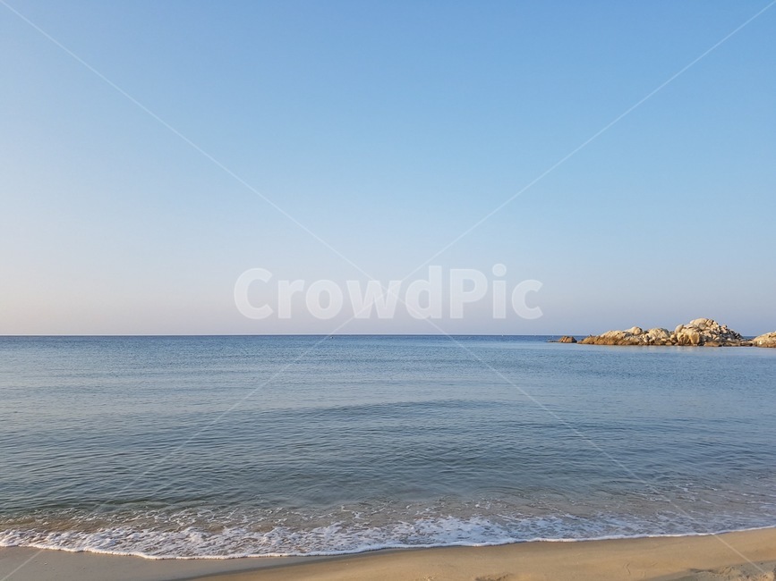 바다,해변,바닷가,잔잔한바다,모래사장,자연,풍경,nature,landscape,해변,바다,beach,sea,shoreline,해안선,water,물,ocean,대양,outdoors,옥외