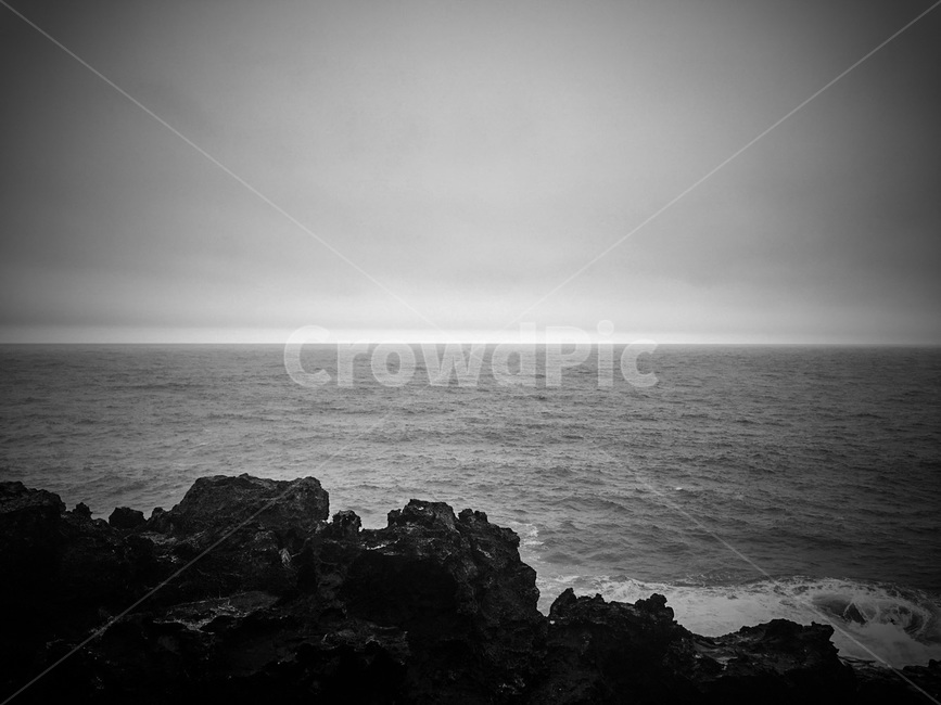 바다,파도,물결,바위,주상절리,지평선,돌,흑백,sea,wave,water,stone,rocks,blackandwhite,black,horizon,dark,자연,풍경,nature,landscape,흑백,모노톤,monochrome,black and white,outdoors,옥외,ocean,대양,물,promontory,곶