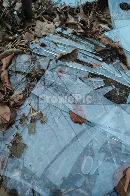 골목,도시,유리,반사,쓰레기,city,close,glass,broken,깨진,reflect,trash