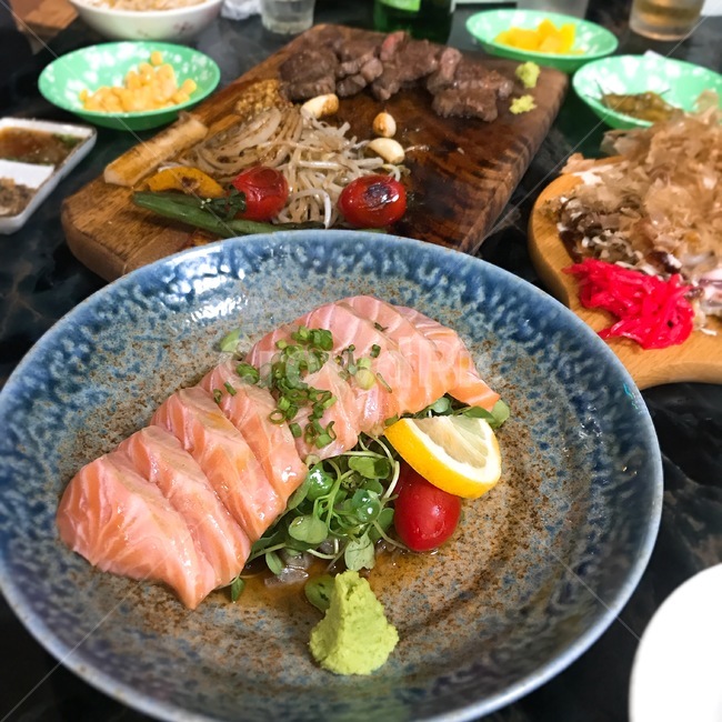 dishes,foodreserves,한식,한국음식,한국요리,koreanfood,koreandishes,koreanmeal,koreancook,식당,음식점,레몬,상차림,샐러드,플레이팅,다이어트,방울토마토,연어,연어샐러드,밤마실,안주,가을밤,포장마차,음식,식재료,요리,food,cook,meal,dishes,food reserves,수산물,해산물,fishery products,seafood,일식,일본음식,일본요리,Japanese food,Japanese dishes,Japanese meal,Japanese cook