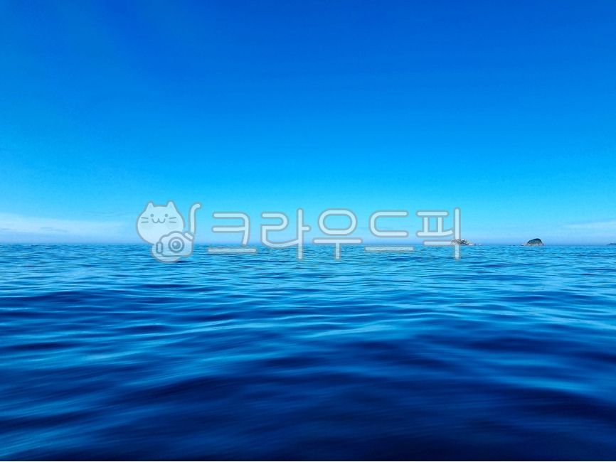 바다,sea,배경화면,핸드폰배경,망망대해,푸른바다,파란바다,수평선,섬,가을하늘,여름하늘,무보정