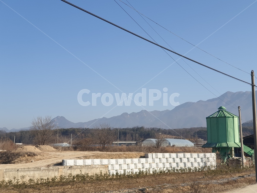 돌,산,전깃줄,하늘,토지