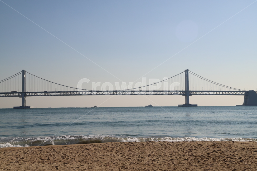 부산,바다,겨울,해변,모래,자연,풍경,nature,landscape,한국자연풍경,한국자연경관,korea nature landscape,해변,바다,beach,sea,랜드마크,landmark,tourist attraction,한국랜드마크,한국관광지,한국명소,korea landmark,korea tourist attraction,building,건물,bridge,다리,water,물,ocean,대양,outdoors,옥외