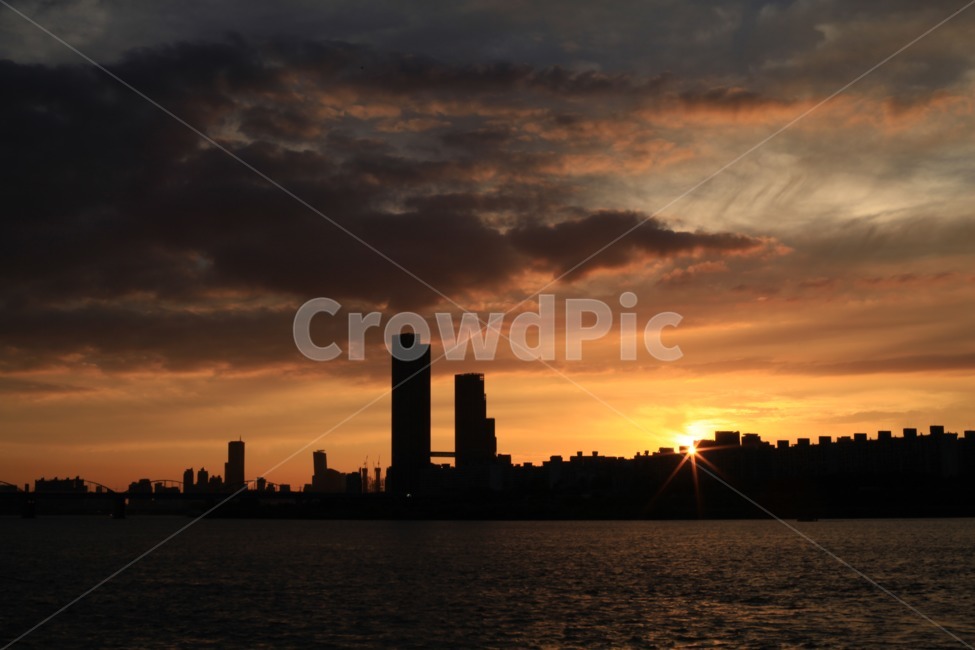 노을,sunset,하늘,일몰,해,해질녘,한강,구름,sky,sun,야경,감성,도시,풍경,city,landscape,실루엣,그림자,silhouette,shadow,nature,자연,outdoors,옥외
