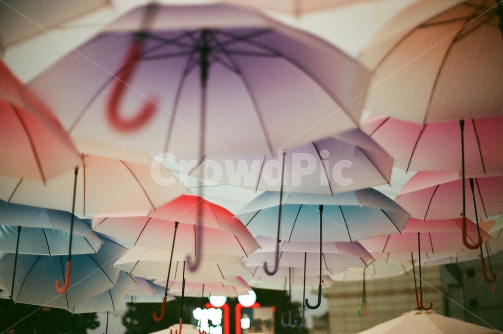 무지개,우산,umbrella,그늘,colorful,color,rainbow,컬러풀,감성,sensible,feeling,색깔,색상,색채,색감,color sense,color sensitivity,feeling of color