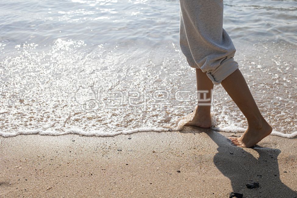 sand,Beach,ocean,earthing,health,soil,bare foot,walking barefoot,ground connection,foot