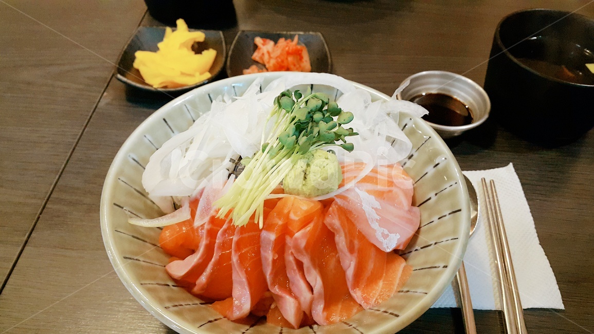 연어,일식,덮밥,사케동,음식,색채,색감,요리,일본요리,food,salmon,sakedong
