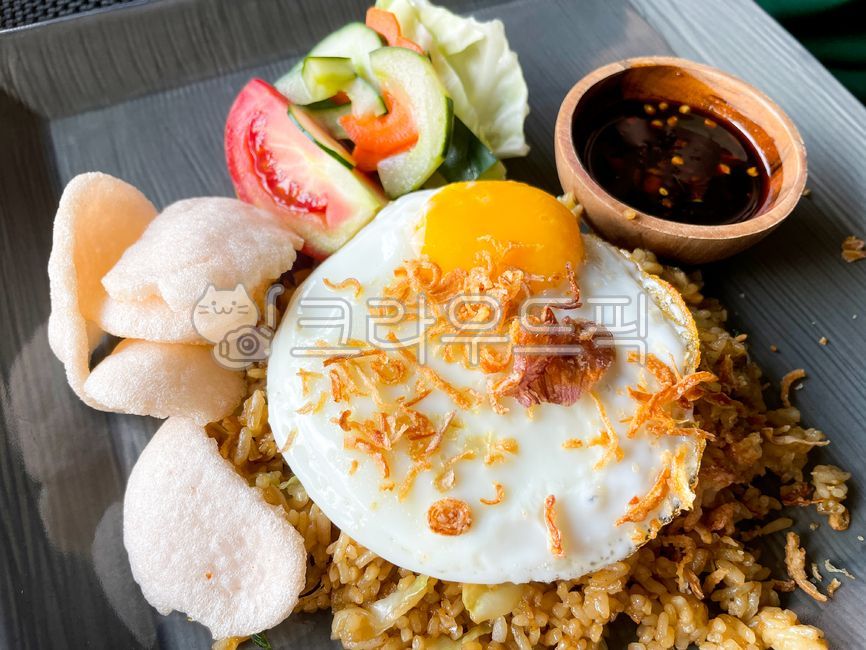 Nasi goreng,nasi goreng,bali,balinese food,indonesian food,mi goreng,mi goreng,fried rice,southeast asia,food,egg,egg,fried,nasigoreng,bali,indonesia,food,egg