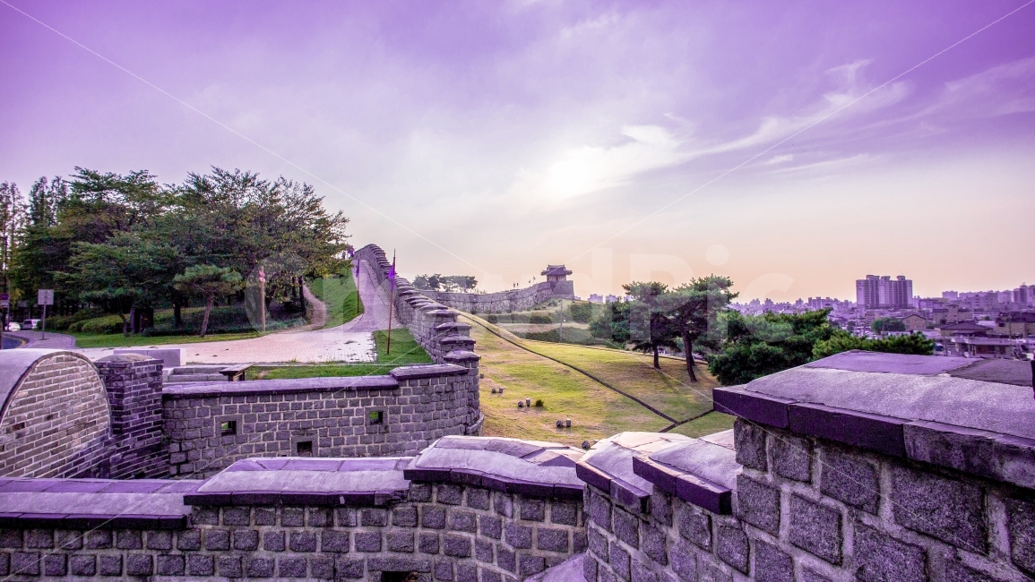 수원,화성,랜드마크,성곽,전통,성,역사,풍경,저녁,도시,풍경,city,landscape,랜드마크,landmark,tourist attraction,한국랜드마크,한국관광지,한국명소,korea landmark,korea tourist attraction,한국전통,한국문화,korean traditional,korean culture,한국도시풍경,한국도시경관,korea cityscape,flagstone,판석
