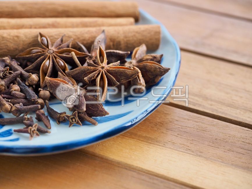 cinnamon,staranisehall,spice,cookingingredients,Star Anise Hall,scent,dryfood,dry food,cooking,organic,starshape,anise,Spice,octagonal,star shape,cooking ingredients,cloves,brown,octagonal incense,food,octagon,Spices,Scent,spices