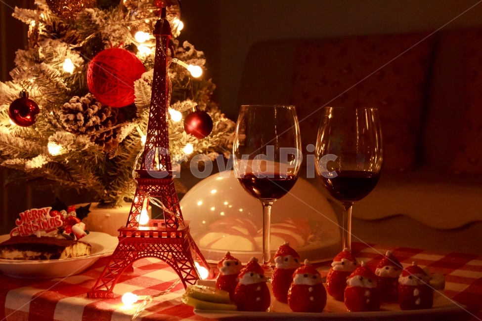 크리스마스,트리,크리스마스파티,앵두전구,전구,모형,카프리제,와인,와인잔,홀리데이,홈파티,겨울,12월25일,Xmas,산타,딸기,연출사진,계절,winter,season,기념일,축하,anniversary,congratulation,celebrate,celebration,메리크리스마스,성탄절,merry,christmas,음식,식재료,요리,food,cook,meal,dishes,디저트,간식,후식,dessert,snack,술,주류,alcohol,사물,물건,오브젝트,thing,object,matter,연출,컨셉,콘셉,direction,concept,케익,눈사람,겨울,계절,winter,season,기념일,축하,anniversary,congratulation,celebrate,celebration,메리크리스마스,성탄절,merry christmas,음식,식재료,요리,food,cook,meal,dishes,food reserves,디저트,간식,후식,dessert,snack,술,주류,alcohol