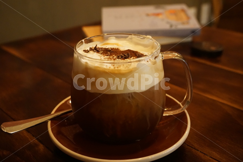 커피,카페,아인슈페너,coffe,cafe,음료,분위기,브라운,brown,크림,생크림,크림커피,단커피,커피,카페,coffee,cafe