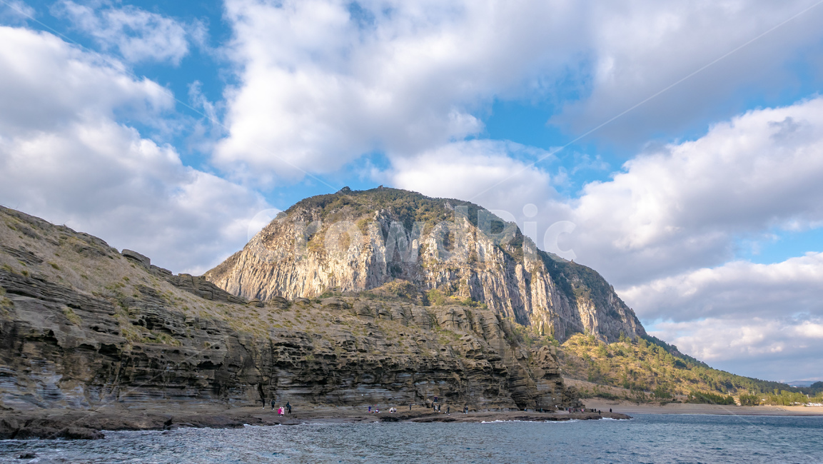 outdoors,옥외,cliff,낭떠러지,산방산,산,오름,moutain,orum,제주,제주도,용머리해안,jeju,지층,nature,자연,풍경,landscpace,rock,바위,암석,자연,풍경,nature,landscape
