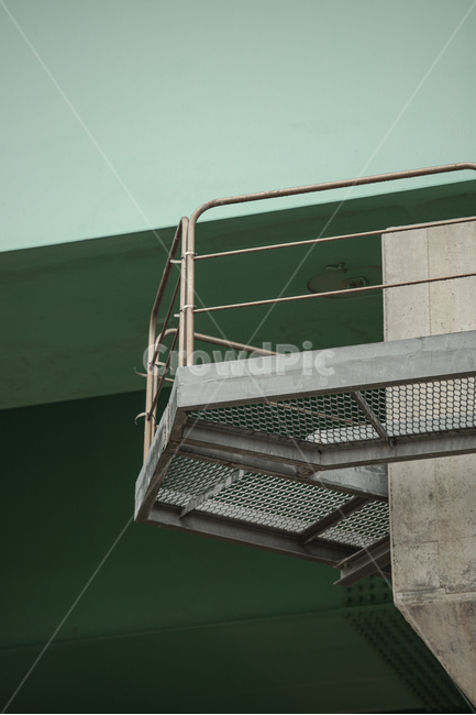 banister,handrail,railing,난간,고속도로,통로,위험한,쓸쓸한,아슬아슬,철골,철골구조,점검,점검구역,작업,작업로,일,산업,고가,고가도로,외각순환도로,좁은,높은,건축물,건물외관,exterior,building,structure,architecture,construction