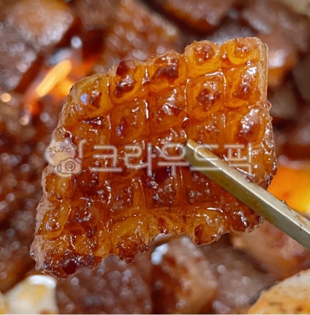 돼지껍데기,껍데기,돼지,구이,음식,요리,식사,식재료,먹방,젓가락,안주,술안주,에어프라이어요리,에어프라이어구이,food,dish,cook,meal