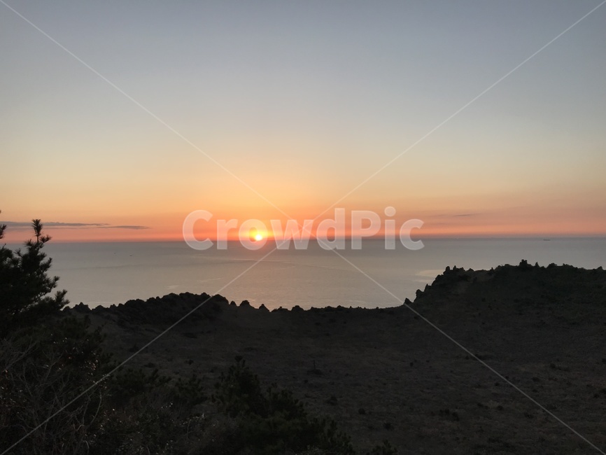 일출,바다위일출,1월1일,새해,해돋이,sunrise,자연,풍경,nature,landscape,outdoors,옥외,dawn,새벽,red sky,붉은 하늘,sunset,일몰,sky,하늘,dusk,황혼